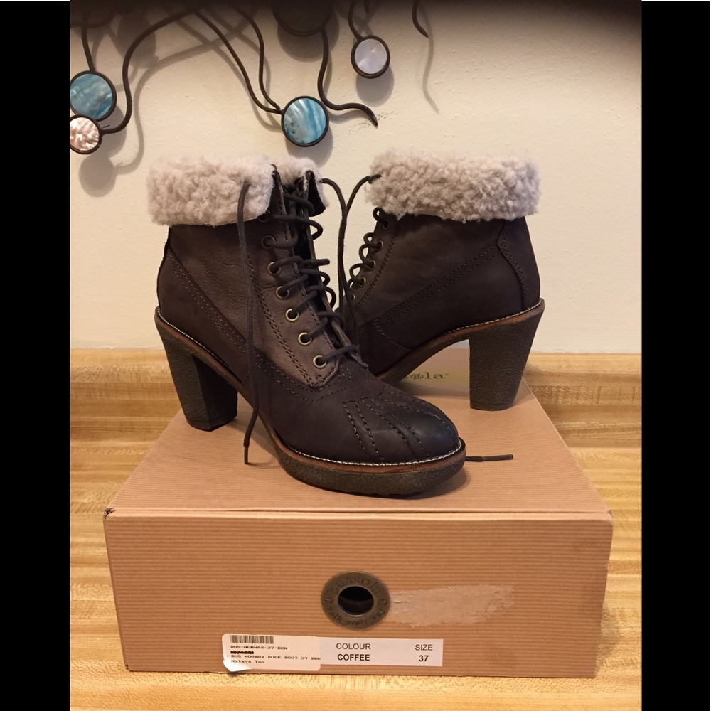 NWT~Bussola Norway Duck Boots In Leather & Sherpa